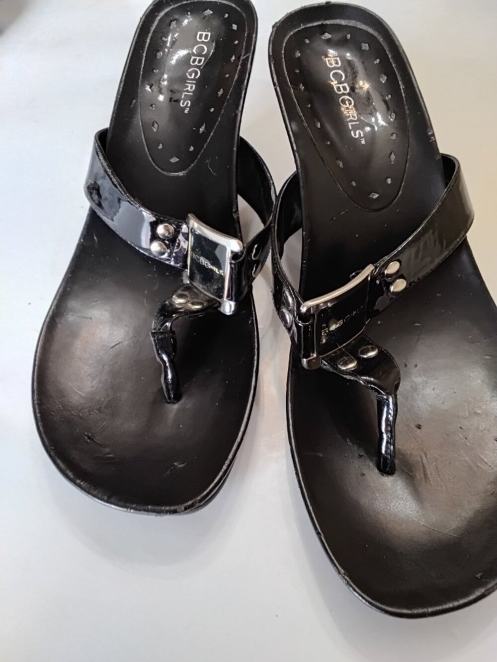 Vintage BCBGirls "Yardley" Black Patent Leather Wedge Thong Sandals - Size 8B